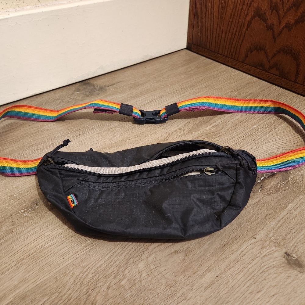 REI Trial 2 Waist/Fanny Pack - Dark Navy with Pride Strap